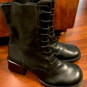 Like New Hush Puppies Size 6 1/2 Granny Boots